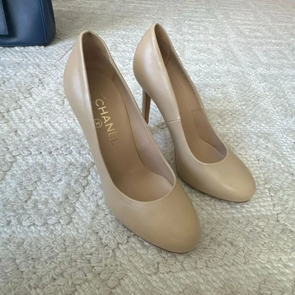 Chanel Beige Leather Heels size 37 new